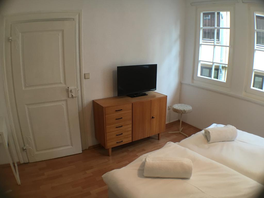 Privatzimmer In Bester Altstadtlage Tübingen Habitación foto
